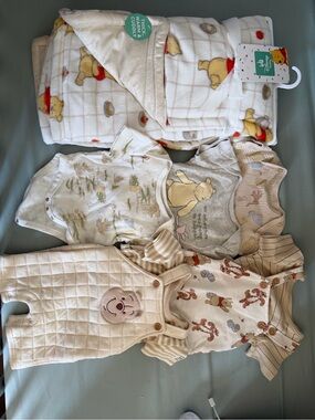 Disney Winnie the Pooh Cream Baby Blanket and Clothes Bundle (0-3m)